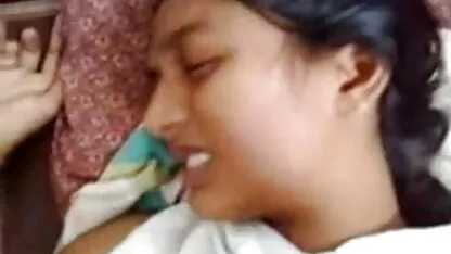 एक उत्साहित लड़की हिंदी मूवी सेक्सी एक मालिश के लिए आया था और एक स्वामी के साथ यौन संबंध था