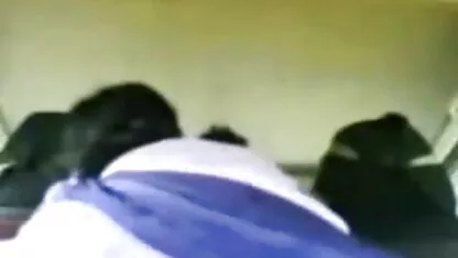 जोड़ी बनाता है घर का सेक्सी मूवी पिक्चर बीपी बना अश्लील होटल में