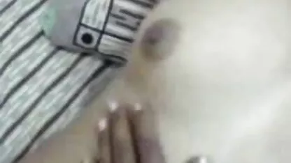 एक पुलिसकर्मी एक सुनहरे बालों बीपी सेक्सी फिल्म वीडियो वाली कमरे में रहने वाले फर्श पर