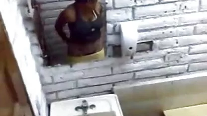 एक जोड़ी में एक लिफ्ट पर एक छिपे हुए कैमरे हिंदी सेक्सी पिक्चर फुल मूवी और अधिनियम में पकड़ा जाता है