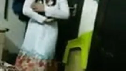 भाई कैमरे पर फिल्माया हिंदी सेक्सी मूवी हिंदी सेक्सी पिक्चर के रूप में बहन एक शॉवर में