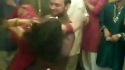 गर्म किशोरों की सुनहरे बालों वाली वेट्रेस आँसू उसके प्रबंधक सेक्सी मूवी पिक्चर बीपी कार्यालय में