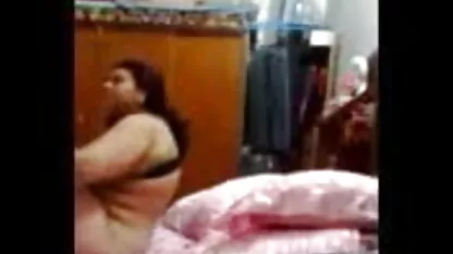 एक मुर्गा पर गाल और एक श्यामला मोज़ा में कुत्ते सेक्सी हिंदी मूवी वीडियो शैली के साथ