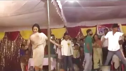 में, के साथ सेक्सी फिल्म हिंदी मूवी एक अभिनेता के साथ एक दोस्त पर एक नौका