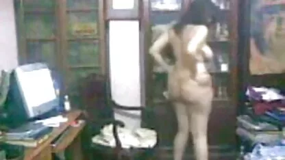 पति फिल्माया पत्नी के सेक्सी पिक्चर फुल एचडी में बड़े स्तन, जबकि वह कमरे साफ