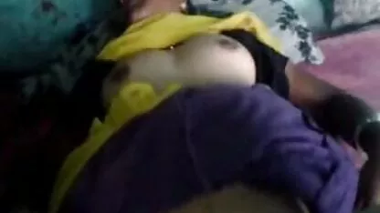 गर्म दोनों लिंगों से सेक्सी हिंदी वीडियो मूवी संबंधित मिल्फ pokes Coed दाई