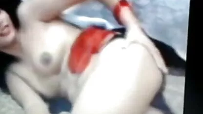 एक आदमी एक लड़की के सामने धूपघड़ी में एक मुर्गा उंगलियां करता है । सेक्सी पिक्चर सेक्सी फिल्म सेक्सी पिक्चर