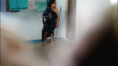 एक इंग्लिश ब्लू सेक्सी मूवी दोस्त की पत्नी मेरे साथ मिलने आई और उसके साथ धोखा दिया (फोन से वीडियो)
