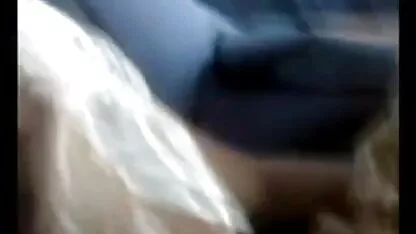 एक जोड़ी सेक्सी फिल्म सेक्सी मूवी में एक कार के लिए सड़क पर सोची