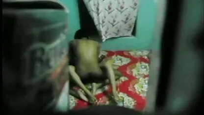 घुंघराले श्यामला एक मिशनरी स्थिति में एक ब्लू पिक्चर सेक्सी फुल मूवी आदमी के कंधों पर उसके पैर फेंकता है
