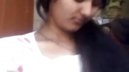 बड़े स्तन के साथ माँ डायर देता है शानदार स्तन के साथ सेक्सी मूवी पिक्चर बीपी कमबख्त