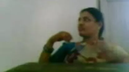 एक दोस्त के साथ एक रेस्तरां मूवी पिक्चर सेक्सी शौचालय में एक रूसी वेट्रेस कमबख्त