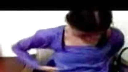 आबनूस एक अश्लील मॉडल में एक छेदा सेक्सी पिक्चर मूवी हद बिल्ली और सह चेहरे पर