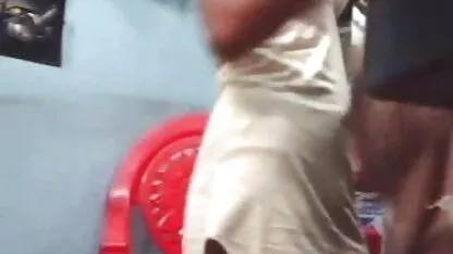 एशियाई सेक्सी मूवी वीडियो में पत्नी के बाद पूल-भोज