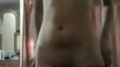 एक युवा पड़ोसी एक मुर्गा चूसा, और फिर वह खुशी के साथ उस पर सेक्सी फिल्म सेक्सी मूवी बैठ गया