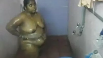 पेशाब करने के लिए बेताब सेक्सी फिल्म हिंदी में सेक्सी मूवी