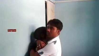 लालची युवा हिंदी मूवी सेक्सी पिक्चर लड़की पर नीचे चला जाता है लॉलीपॉप